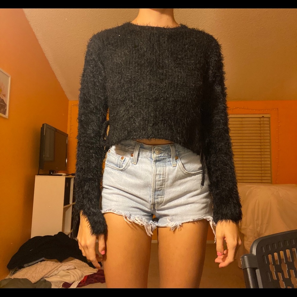 black long sleeve crop sweater